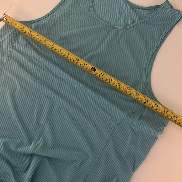 Lululemon Men’s Light Blue Tank Top with Reflector, Large - Picture 5 of 5
